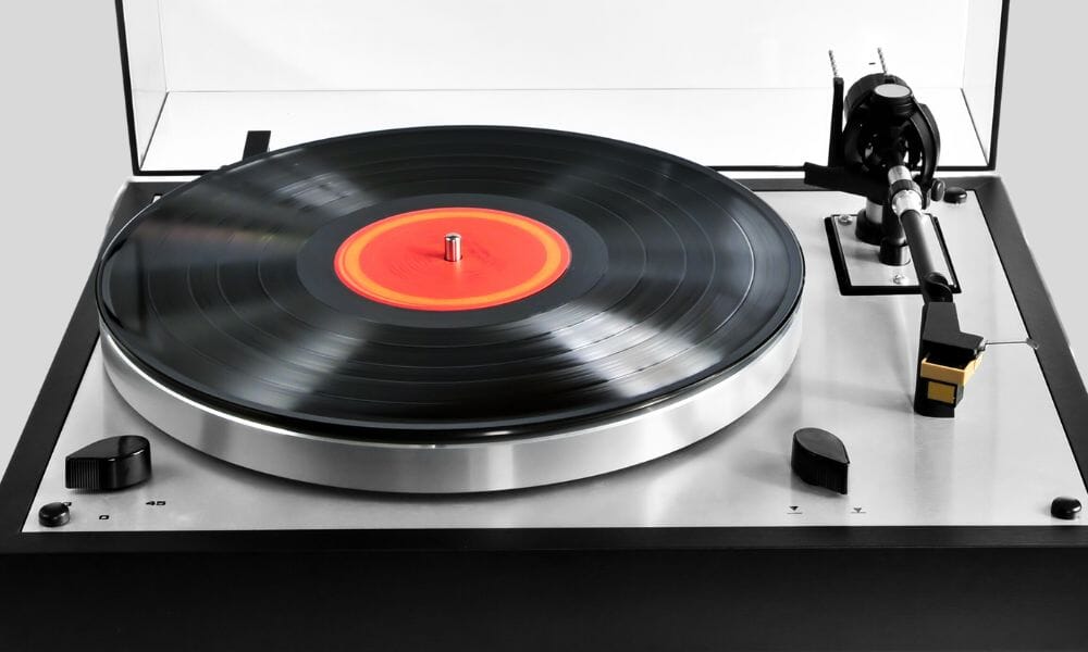 Should My Turntable Platter Wobble? K&B Audio
