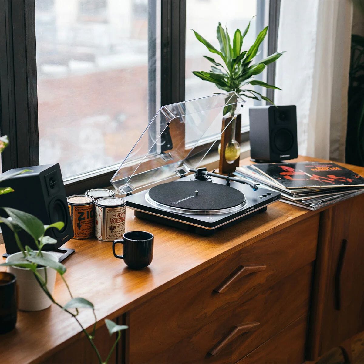 Audio-Technica LP70XBT Bluetooth Turntable + Kanto REN 200W Active Bookshelf Speakers - K&B Audio