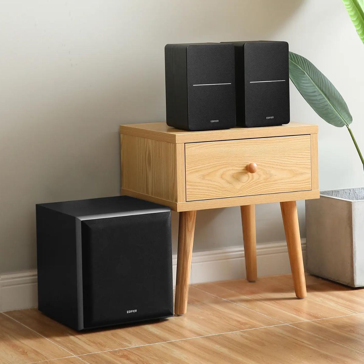 Edifier R1280DBs Active Bookshelf Speakers + Edifier T5 Subwoofer - K&B Audio