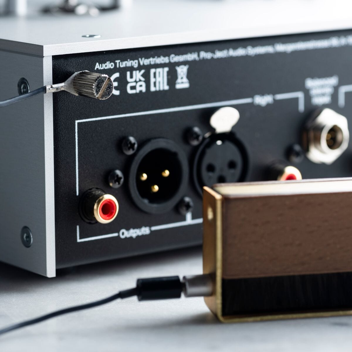 Pro-Ject Brush IT Premium with Grounding Cable - K&B Audio