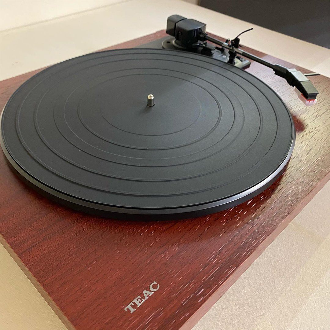 Teac TN-180BT Bluetooth Turntable + Kanto YU4 Active Bluetooth Speakers - K&B Audio