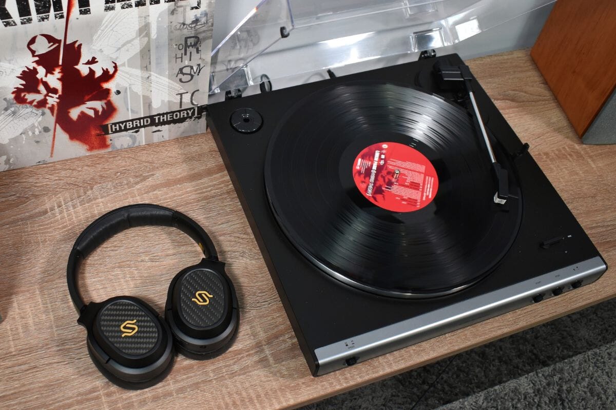 How To Use Headphones With A Turntable - A Simple Guide