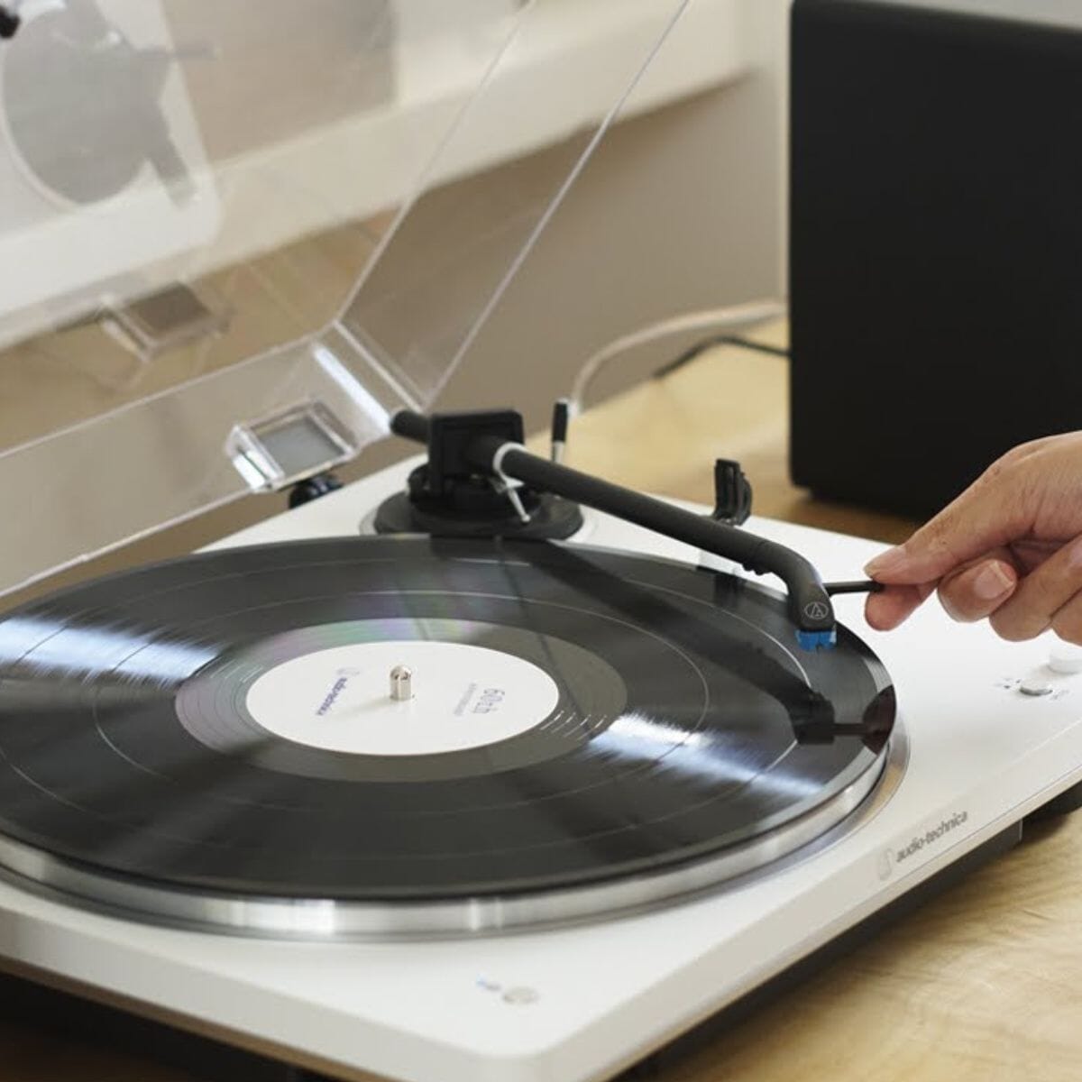 [OPEN BOX] Audio-Technica LP70XBT Bluetooth Turntable - Fully Automatic - White - K&B Audio