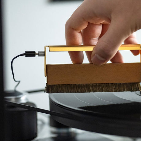 Pro-Ject Brush IT Premium with Grounding Cable - K&B Audio