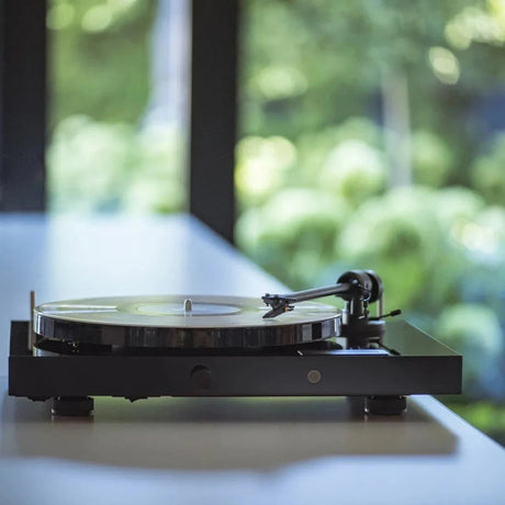 Pro-Ject Juke Box E1 Turntable with Built-In Amplifier & Bluetooth - K&B Audio