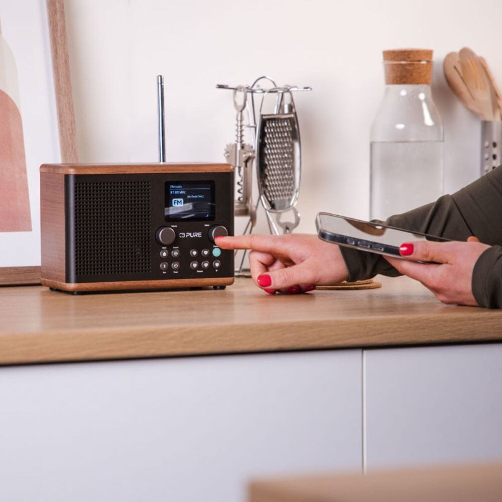 [OPEN BOX] Pure Classic H4 DAB/FM Radio with Bluetooth - Black / Walnut - K&B Audio