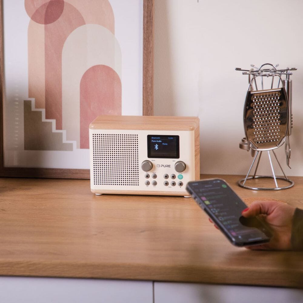 [OPEN BOX] Pure Classic H4 DAB/FM Radio with Bluetooth - Cotton White / Oak - K&B Audio