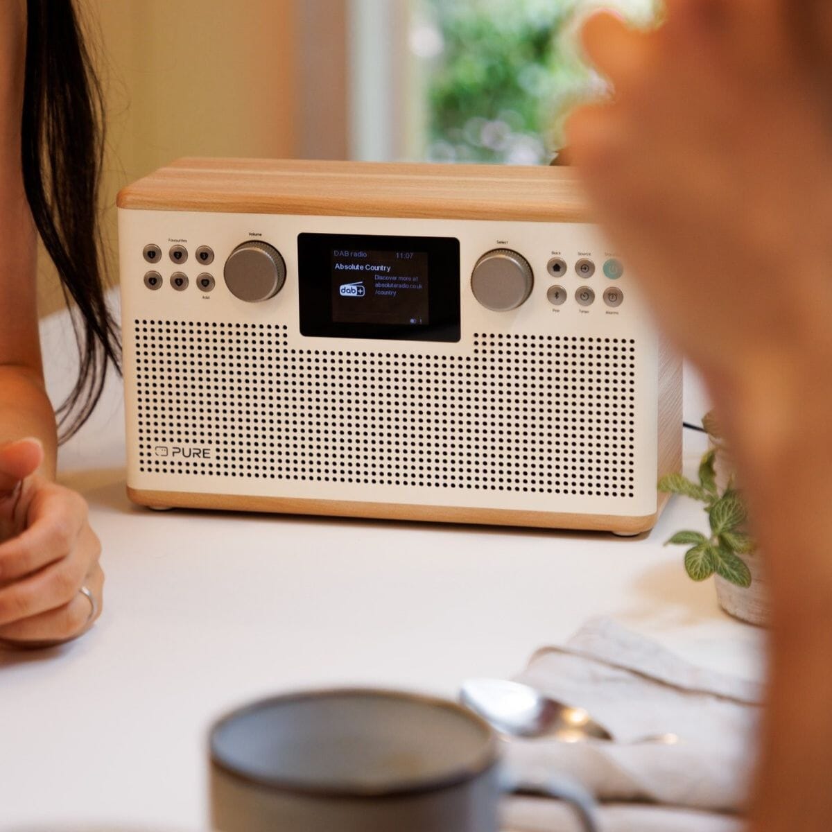 [OPEN BOX] Pure Classic H6 DAB/FM Radio with Bluetooth - White / Oak - K&B Audio