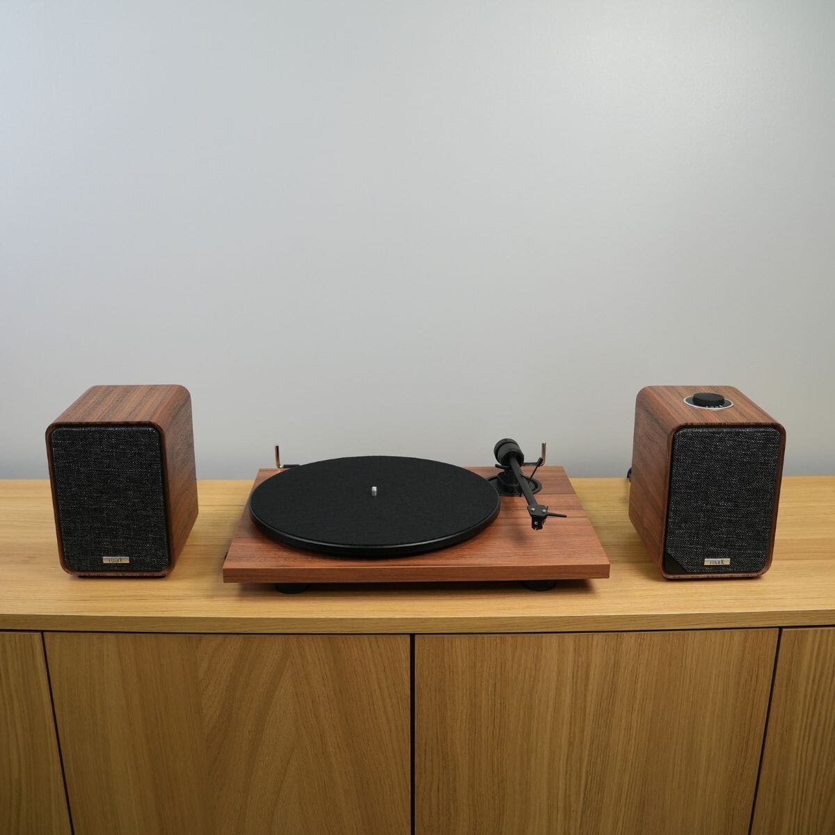 Ruark MR1 Active Bookshelf Speakers with Pro-Ject E1.2 Turntable Set Turntable Bundles Ruark / Pro-Ject 