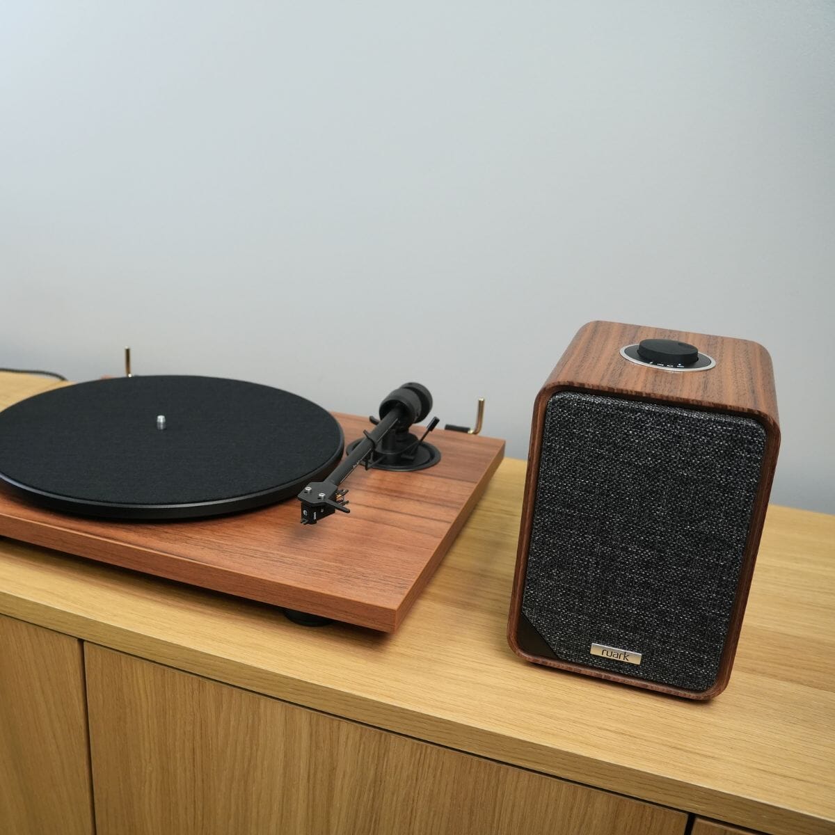 Ruark MR1 Active Bookshelf Speakers with Pro-Ject E1.2 Turntable Set Turntable Bundles Ruark / Pro-Ject 