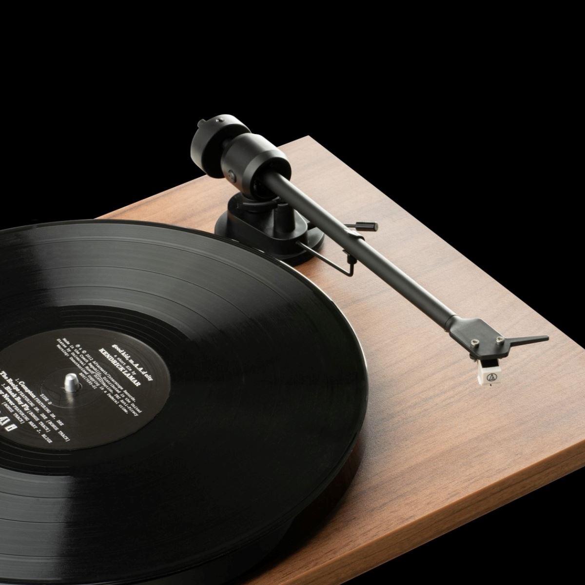 WiiM AMP Wi-Fi Amplifier + Pro-Ject E1 Phono + Q Acoustics 5010 Bookshelf Speakers - K&B Audio