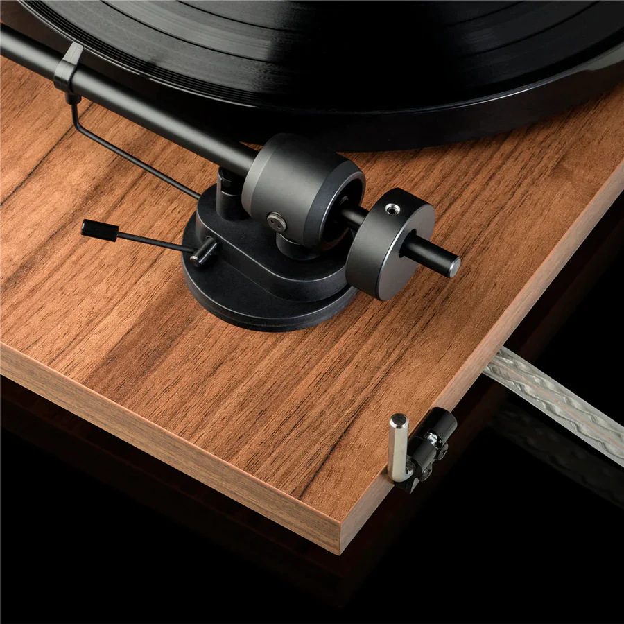 WiiM AMP Wi-Fi Amplifier + Pro-Ject E1-Phono + JAMO S7-15B Bookshelf Speakers - K&B Audio