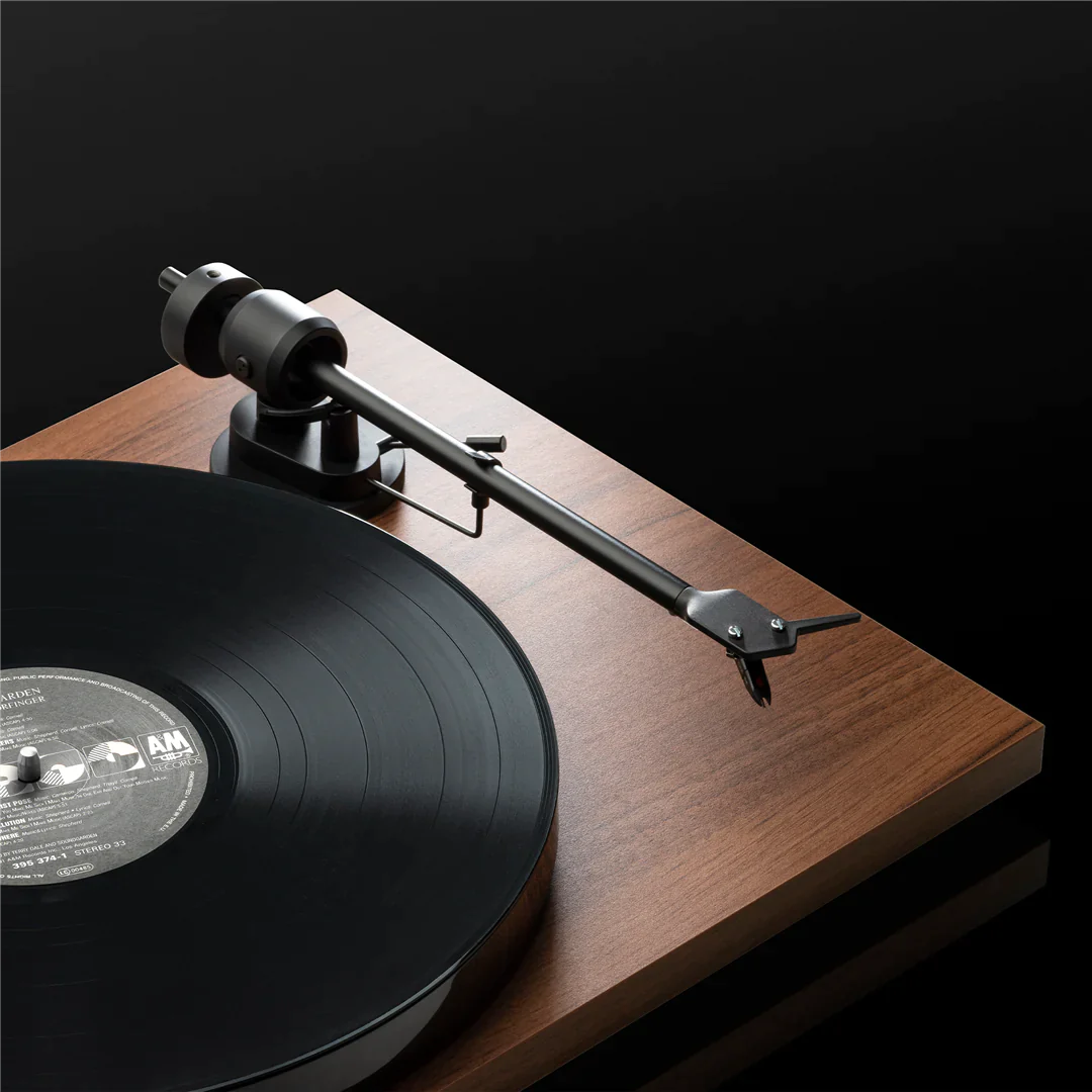 Pro-Ject E1 BT Bluetooth Turntable with Built-In Preamplifier - K&B Audio